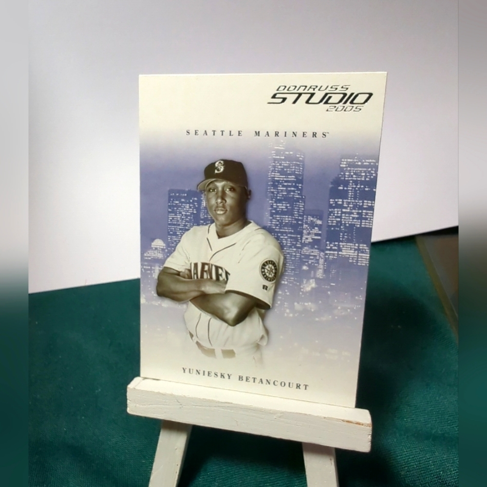 2005 Studio Proofs Silver #191 Yuniesky Betancourt #D /100